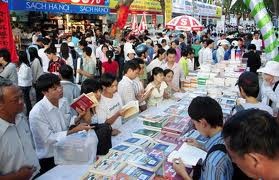 Book fair “Hanoi-The city for peace” - ảnh 1